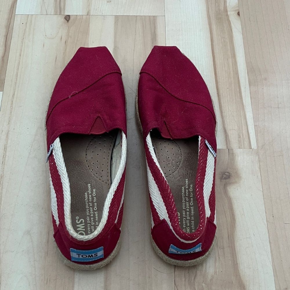 Red Toms Flats, Size 6 Wide